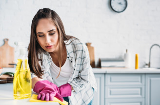 VAROVANIE: 7 vecí, ktorým by ste mali vyhýbať pri čistení umývacím prostriedkom na riady