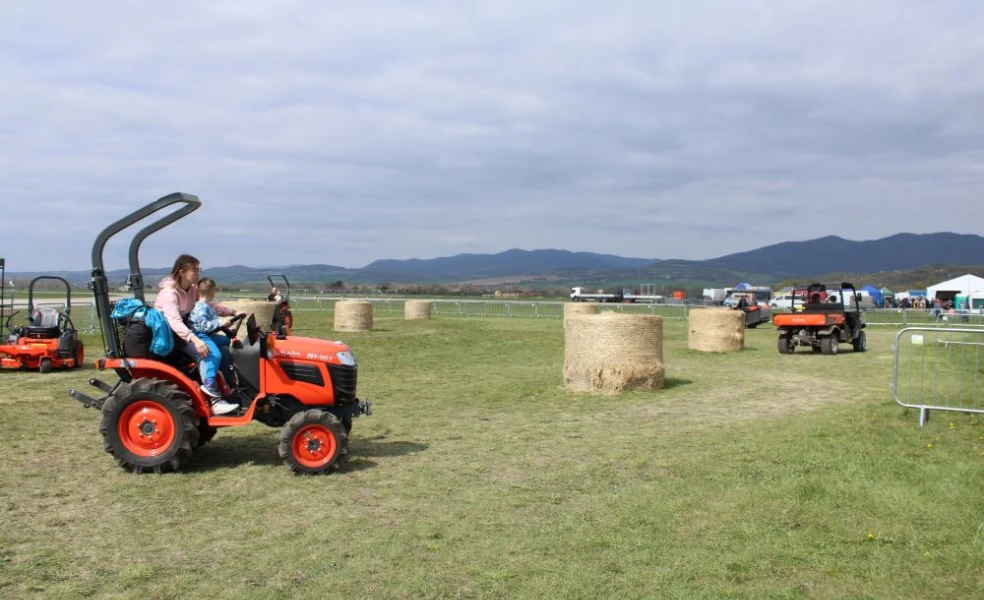 Záhradnícka akcia s technikou Kubota – Traktor v akcií