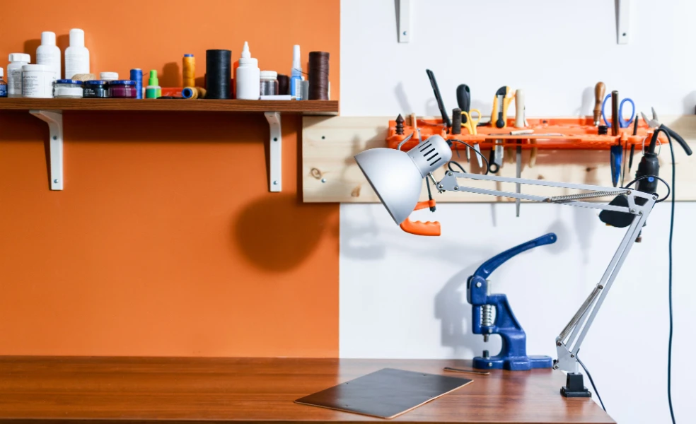 pracovný kútik pre opravy