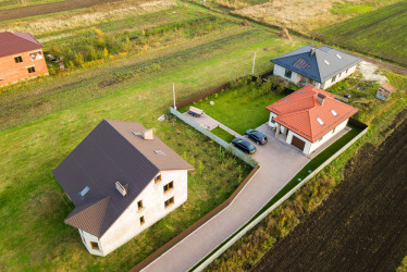 Kúpa domu s pozemkom: Čo preveriť nad aj pod zemou?