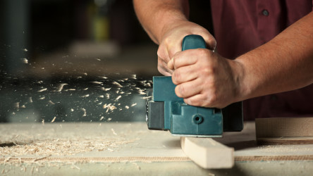 Ako vybrať hoblík na drevo? Je lepšie zaobstarať si ručný, elektrický či akumulátorový?