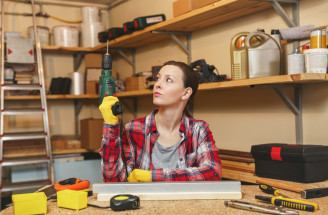 Vybavenie domácej dielne: Ktoré náradie vám ušetrí stovky eur pri opravách okolo domu?