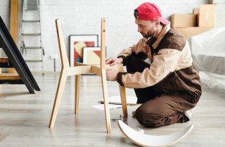 Ako opraviť rozvŕzganý nábytok: Profesionálne riešenia aj babské triky, ktoré fungujú