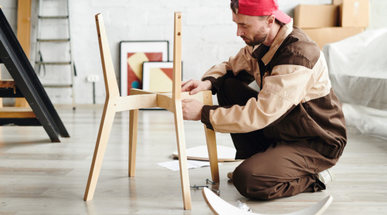 Ako opraviť rozvŕzganý nábytok: Profesionálne riešenia aj babské triky, ktoré fungujú