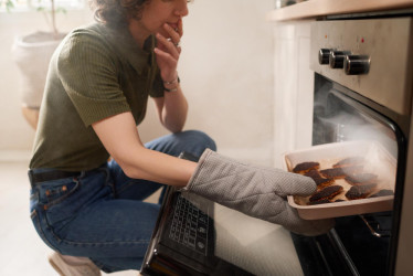 Prečo rúra pečie nerovnomerne? Odhaľujeme najčastejšie chyby a ako sa im vyhnúť