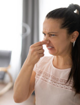 Prečo sa v byte drží zápach? TAKTO sa ho konečne zbavíte