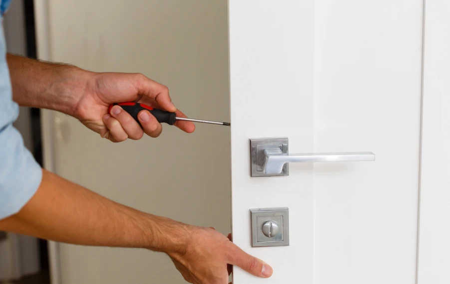 prečo dvere nedoliehajú