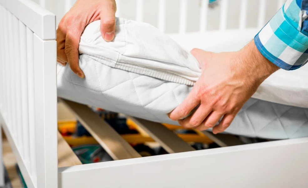 škrípajúca posteľ riešenie oprava postele doma tichý spánok